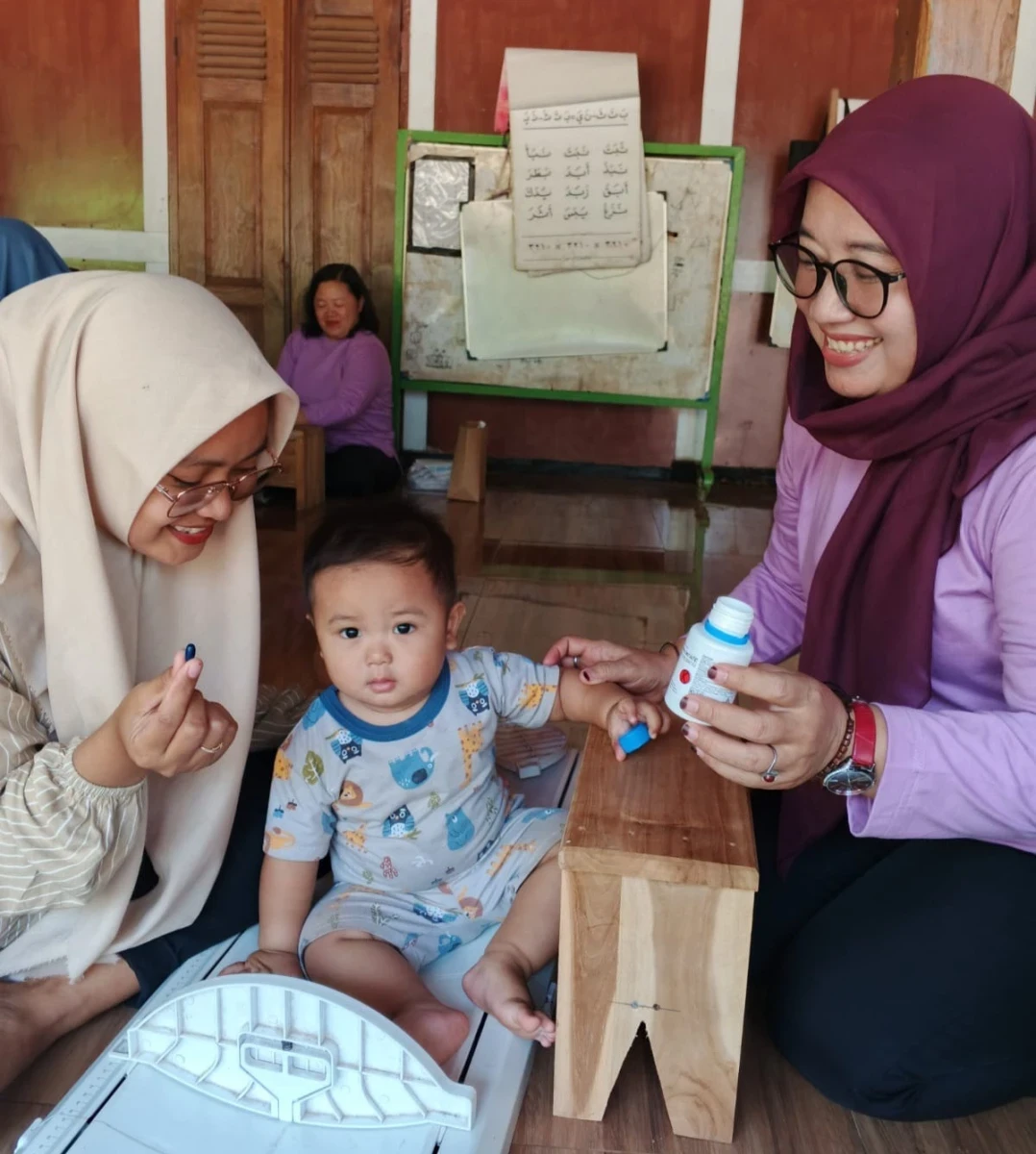 Kegiatan Posyandu Harapan 8 RW 02 Desa Karanggondang