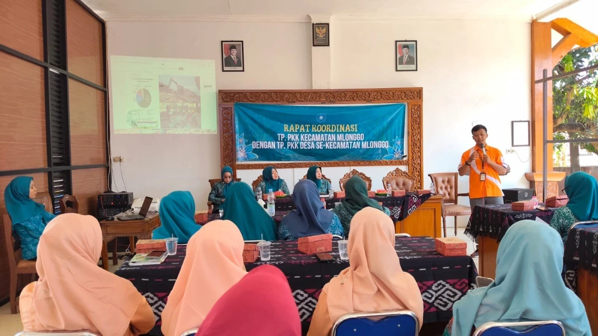 Rapat Koordinasi TP PKK Kecamatan Mlonggo Dengan TP PKK Desa Sekecamatan Mlonggo Serta Dharma Wanita Persatuan Kecamatan Mlonggo, Perkuat Sinergi dan Kepedulian Lingkungan