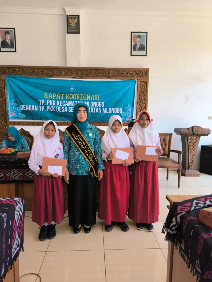 Dari Mlonggo untuk Jepara, Tiga Siswi Berprestasi di Festival Tunas Bahasa Ibu 2026