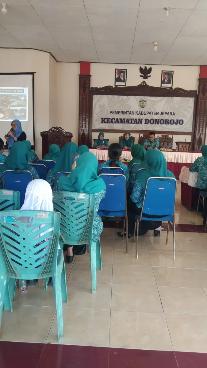 Sosialisasi Pengelolaan Sampah dengan 3 R ( Reduce, Reuse, Recycle) di Kecamatan Donorojo 