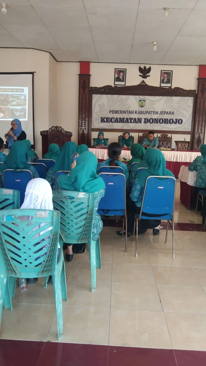 Perkuat Kepedulian Lingkungan, TP PKK Desa Blingoh Ikuti Sosialisasi Pengelolaan Sampah dari DLH Jepara