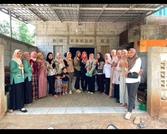 TP PKK KECAMATAN PAKIS AJI PEMBINAAN IBU HAMIL PADA KELAS IBU HAMIL DALAM POLA ASUH ANAK BERSAMA KADER