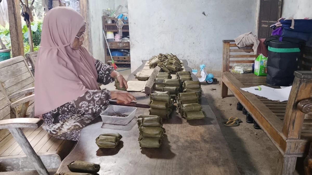 Arem-Arem Mak Kaji Naik Kelas, Kuliner Lokal Telukawur Tumbuh Menjadi Potensi UMKM Desa