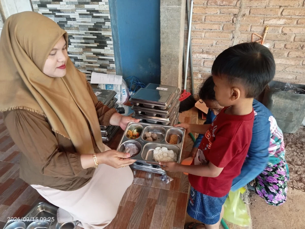 PEMBAGIAN MBG BALITA DI POS PANDAN 4 DESA KEDUNGCINO