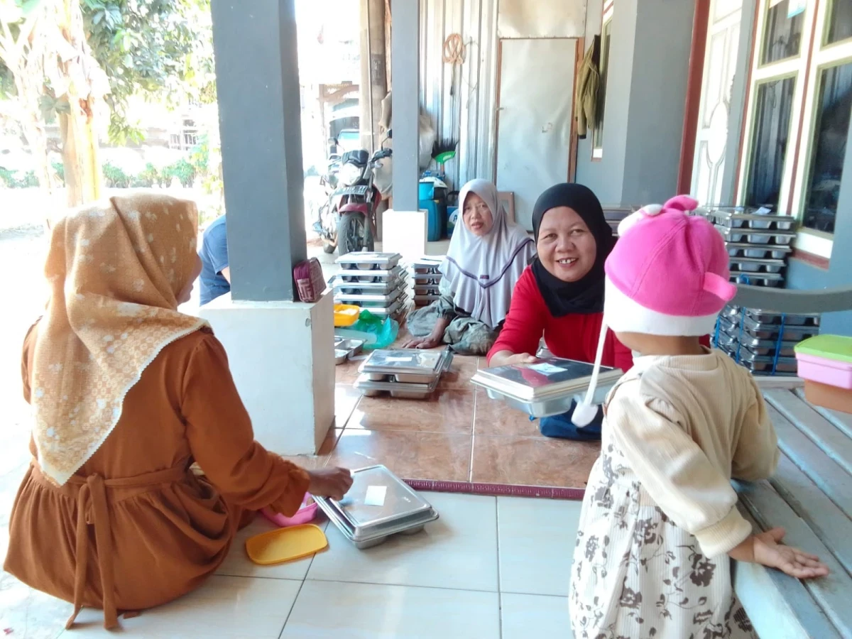 PEMBAGIAN MBG BALITA DI POS PANDAN 4 DESA KEDUNGCINO