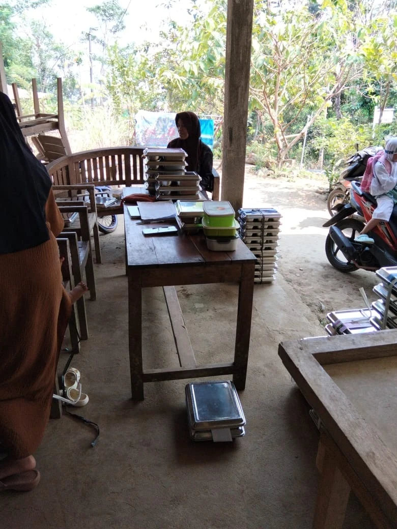 MAKANAN BERGIZI GRATIS