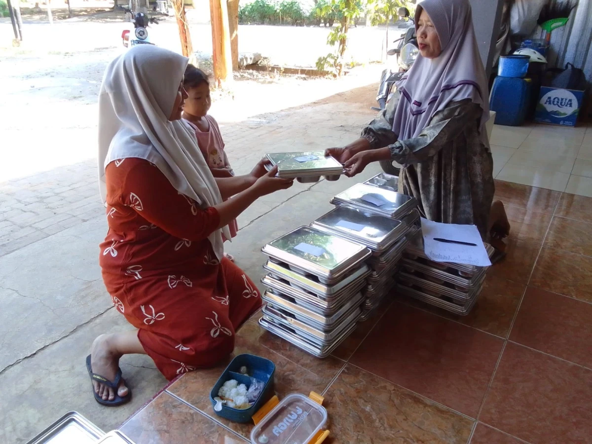 PEMBAGIAN MBG BALITA DI POS PANDAN 4 DESA KEDUNGCINO