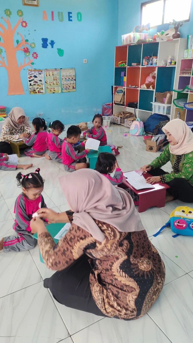 Mengenalkan huruf Hijaiyah kepada anak paud 