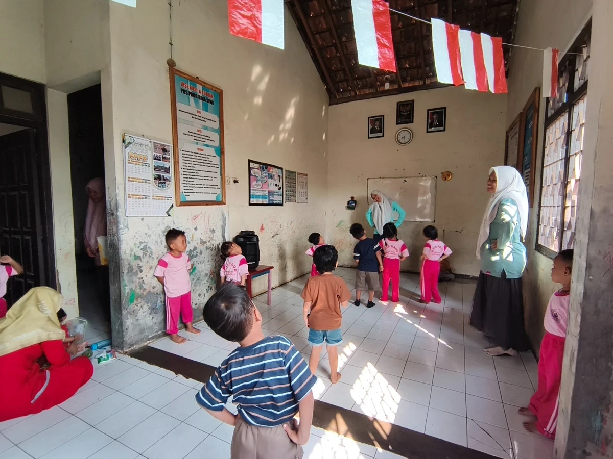 Kegiatan pembelajaran pos PAUD bina siwi desa geneng