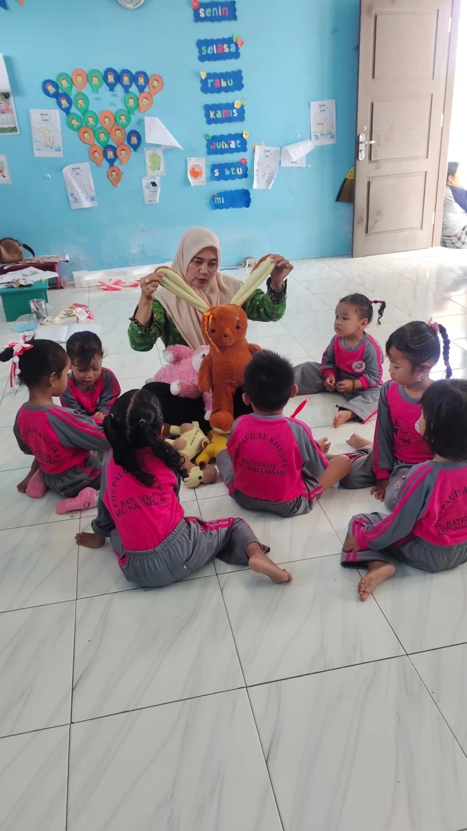 Guru bercerita tentang binatang 