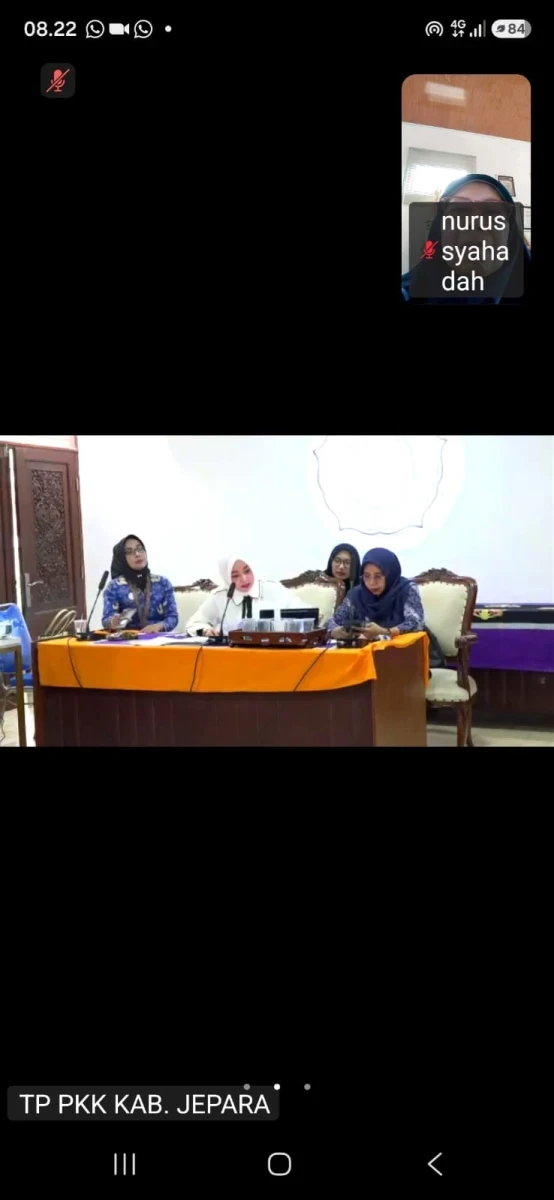 Ibu Nurus Syahadah TP PKK Kecamatan Kedung hadir di undangan zoom meeting Evaluasi SMART KARTINI bersama TP PKK Kabupaten 