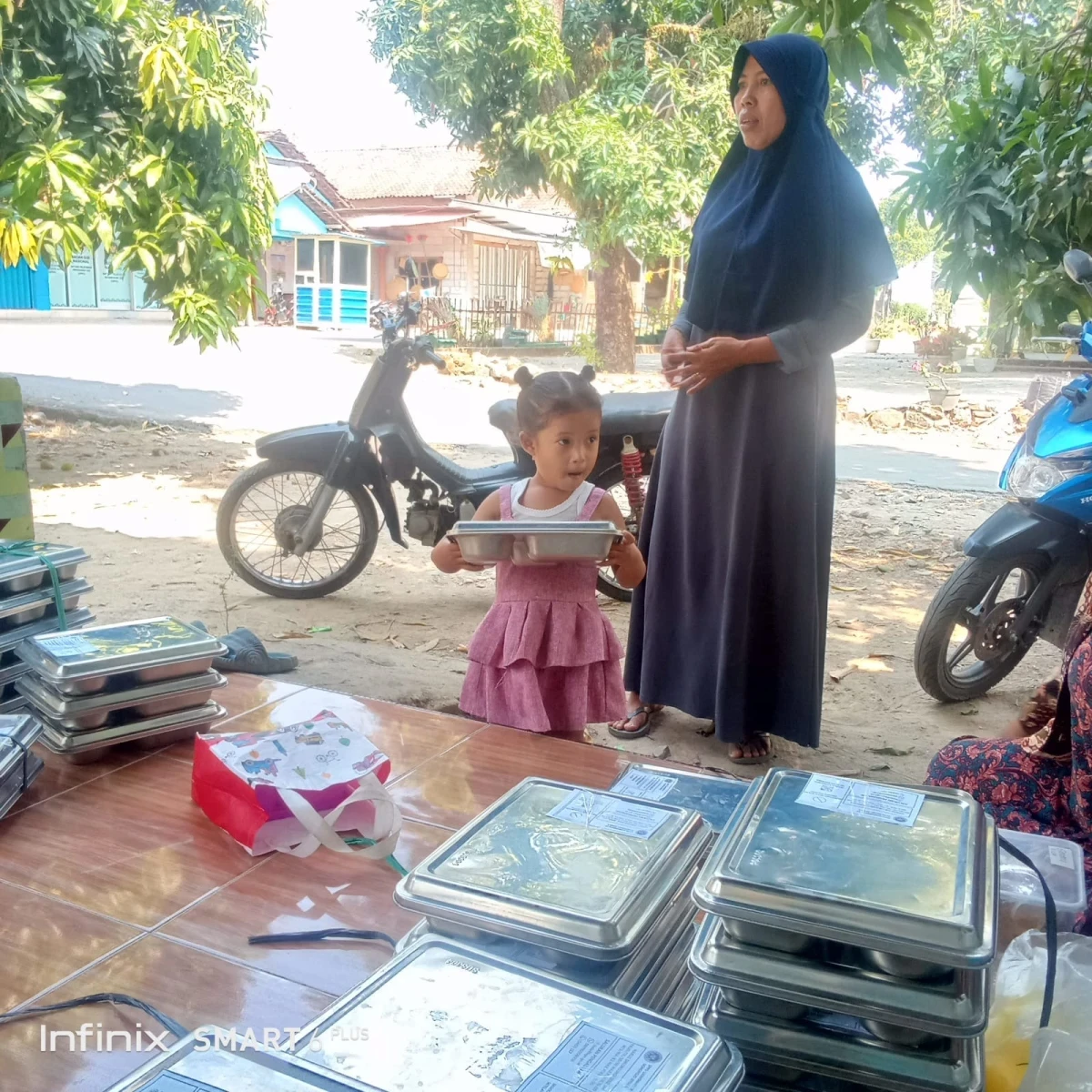 TP.PKK DESA DUKUNG PENDISTRIBUSIAN MBG DI POS 03 RW 03 GROBOGA