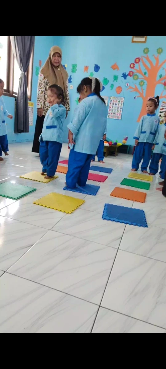 Mengenal warna  melalu puzzle besar 