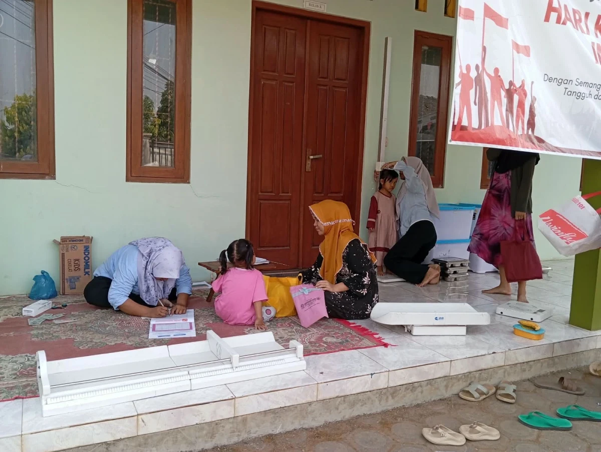 Pendampingan pelayanan posyandu Nusa Indah VI