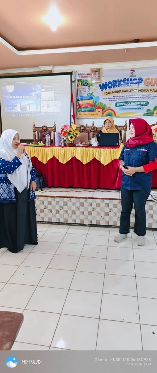 Mengembangkan kreatifitas dari warna warna dan  cerita menuju makna