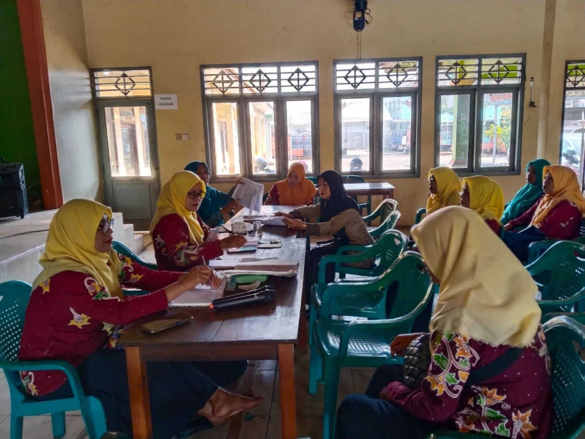 Pertemuan rutin Tp Pkk desa Sekuro