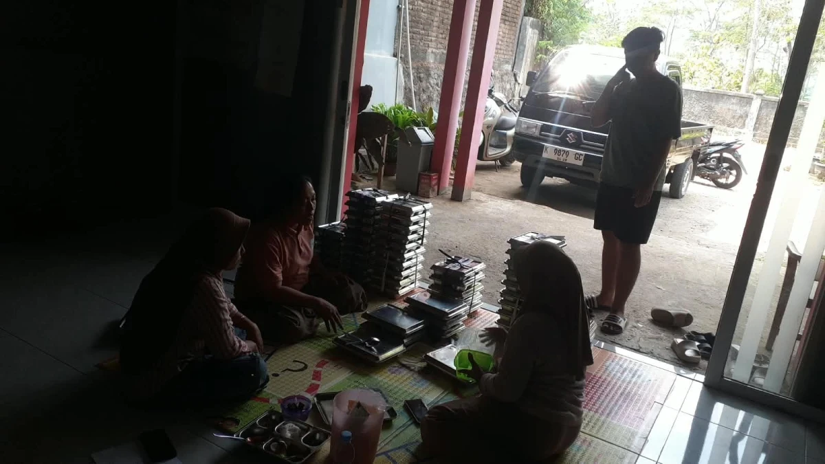 MAKANAN BERGIZI GRATIS