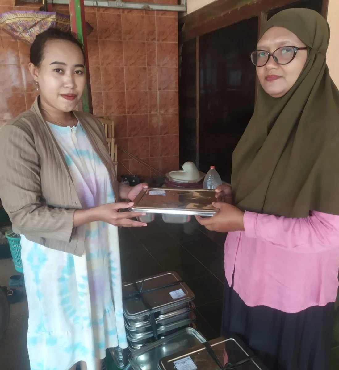 Pemberian Makanan Bergizi di Posyandu Harapan 6 RW 07 Karanggondang