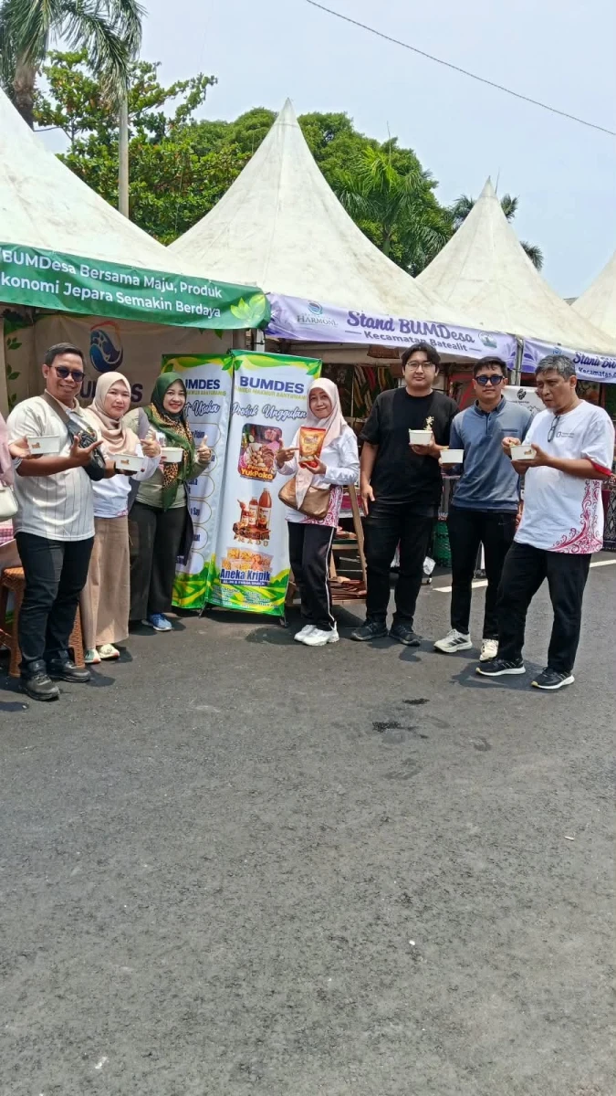 Mensupport produk unggulan UMKM dalam Gebyar BumDes Kecamatan Donorojo di Alun -alun 1 Jepara