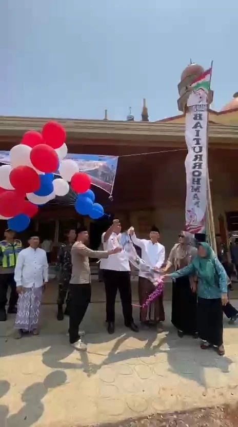TP.PKK Kec.Kembang Menghadiri kegiatan Jumat Berangkat Dengan agenda pemberian Bantuan Ke warga Ds,Pendem