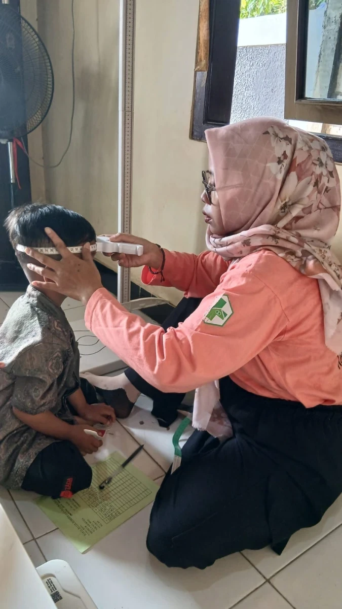 Pemberian Obat Cacing Posyandu teratai 06