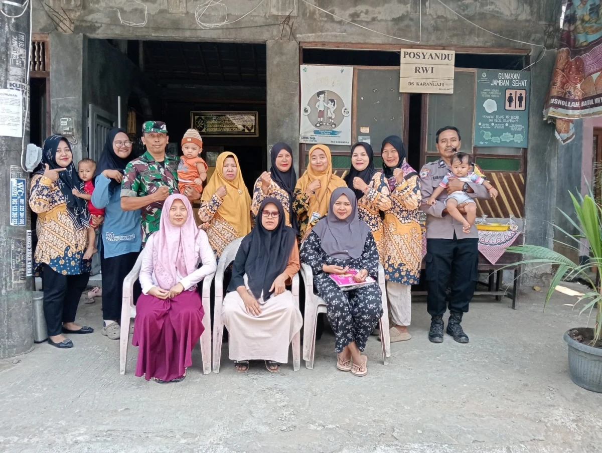 Pelaksanaan posyandu   mawar rw 1desa karangaji
