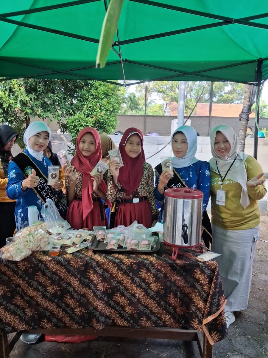 Menghadiri kegiatan Bincang Pendidikan yang diselenggarakan Komunitas Guru Belajar Nusantara (KGBN) Jepara maengadakan kegiatan Temu Pendidik Nusantara (TPN) XIII dengan tema "Cita-cita Kolektif : Kewargaan Desa Dunia"