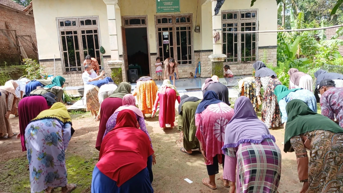 Kegiatan posyandu lansia cenpaka