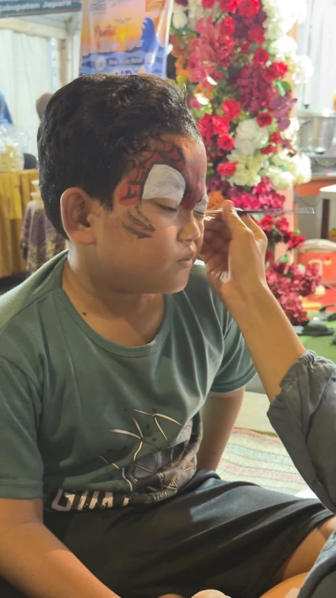 Face Painting Jadi Magnet Pengunjung, Stand BUMDesa Teluk Makmur Telukawur Semarakkan Gebyar BUMDes Jepara