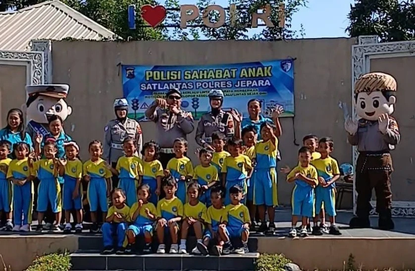 Mengenal Edukasi Lalu Lintas dan Lingkungan, TK Hosana Desa Karanggondang Gelar Outing Class ke Polres Jepara dan Dinas PUPR