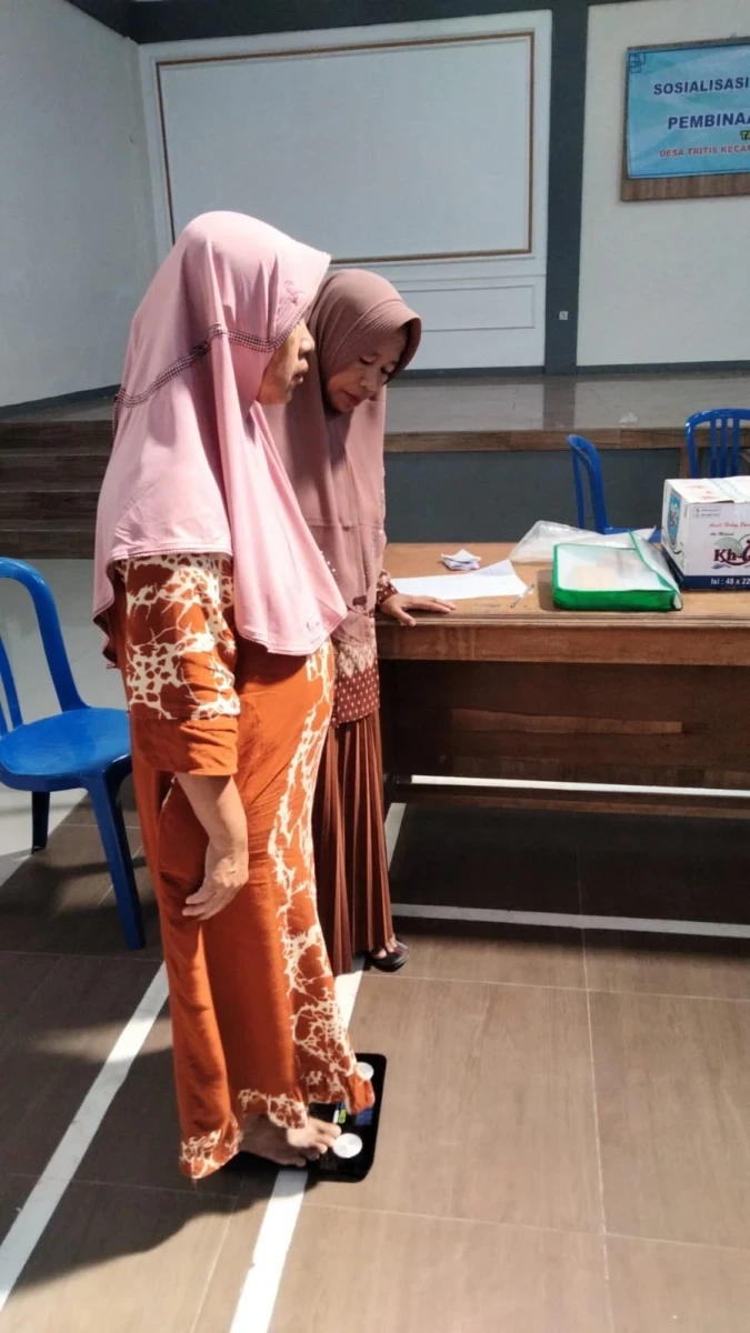 Kegiatan Posyandu Lansia Desa Tritis