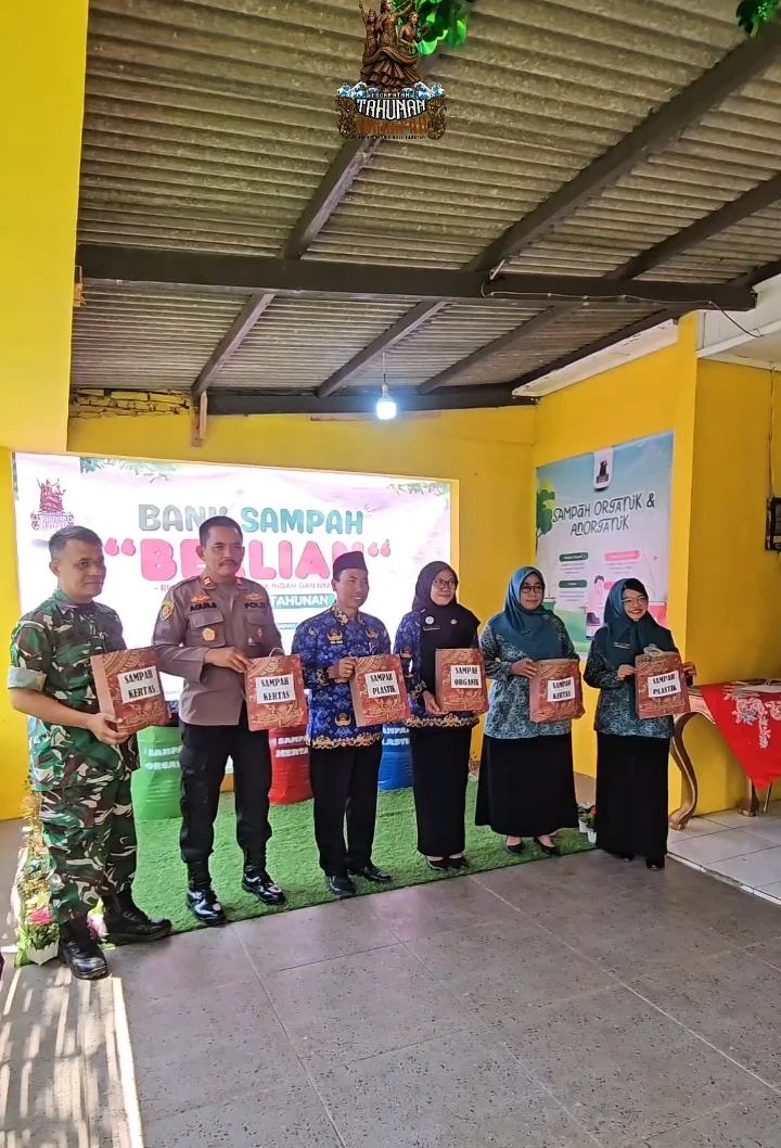 Menghadiri Launching Bank Sampah Berlian Kecamatan Tahunan 