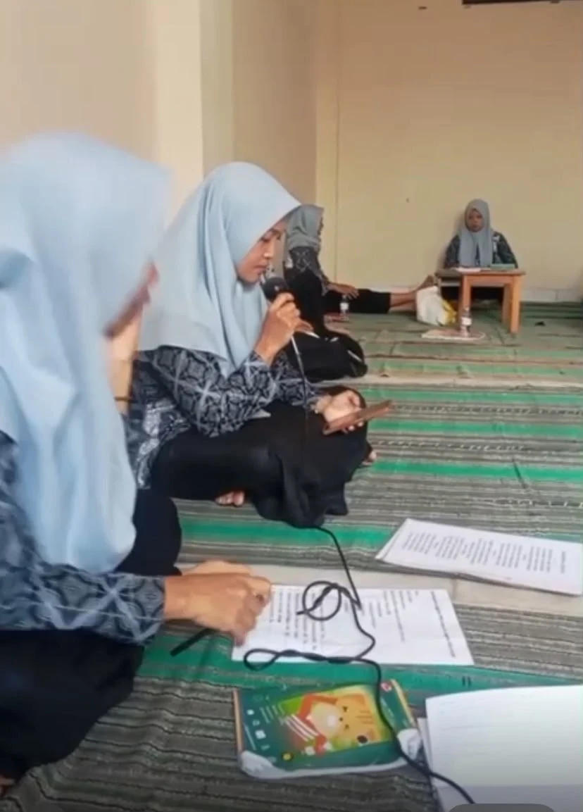 Pertemuan Rutin PKK RT 03/RW 02 Bendansari Diisi dengan Praktik Membuat Jajan Mendut