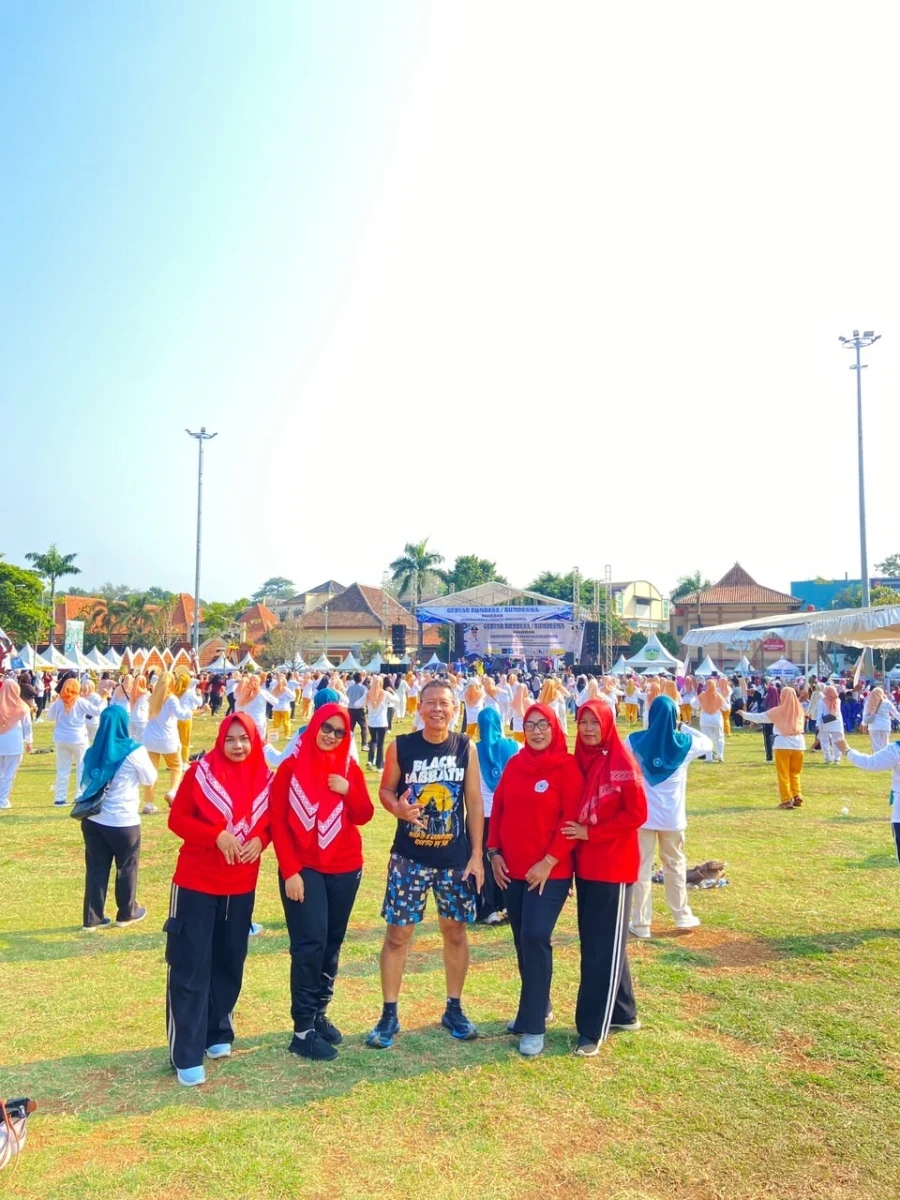 TP PKK Kecamatan Kembang Hadiri Senam Bersama Gebyar BUMDES di Alun-Alun Jepara