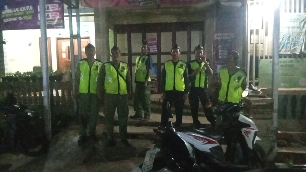 PATROLI WILAYAH TEAM PANDANSARI SATLINMAS DESA KEDUNGCINO BERSAMA KADER POSYANDU 6 SPM