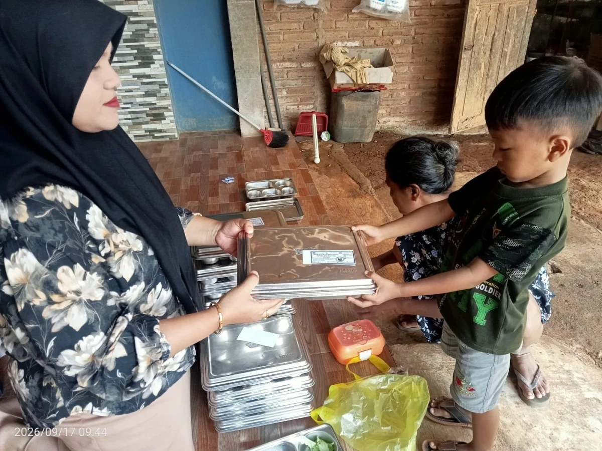 PEMBAGIAN MBG BALITA DI POS PANDAN 5 DESA KEDUNGCINO