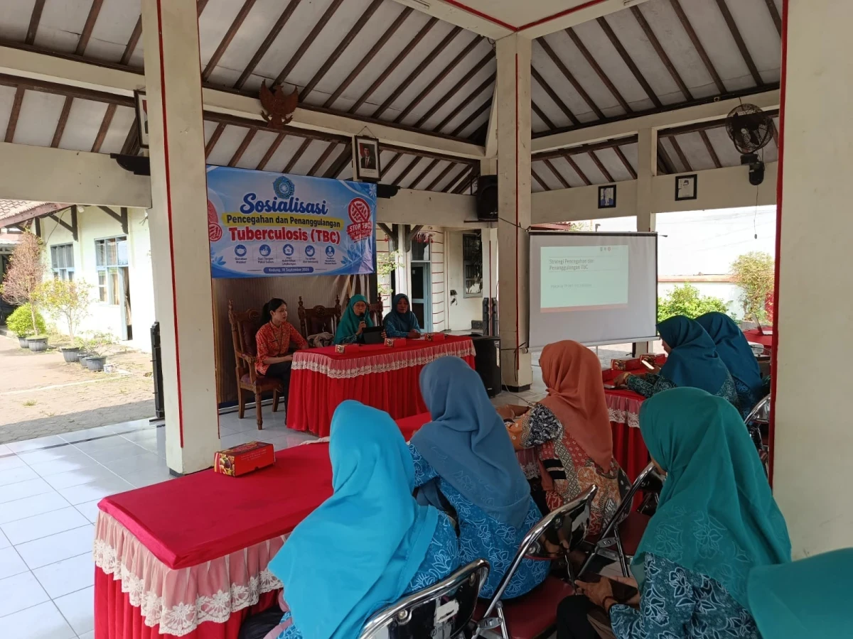 Sosialisasi penanggulangan dan pencegahan Tubercolosis (TBC) dari Pokja 4 TP PKK Kecamatan Kedung 