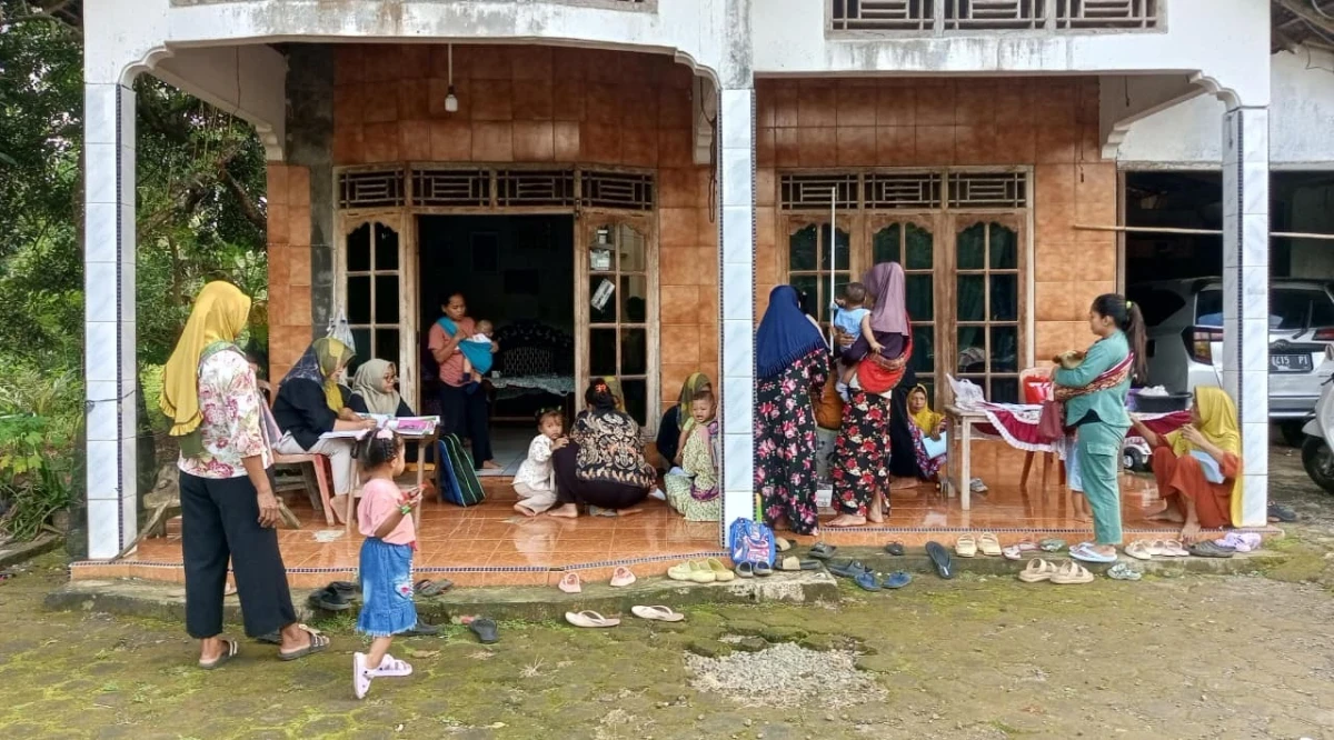 Pelaksanaan posyandu bulan sepetember desa bumiharjo 