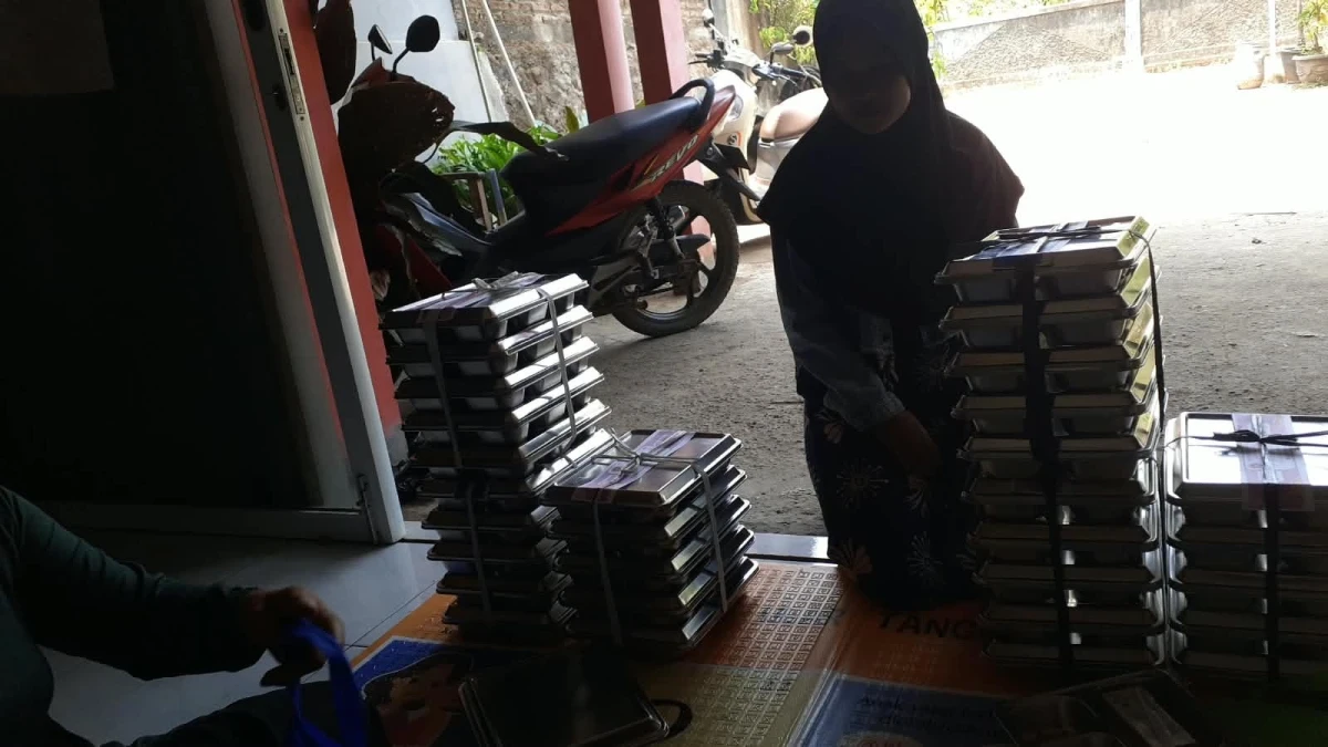 MAKANAN BERGIZI GRATIS
