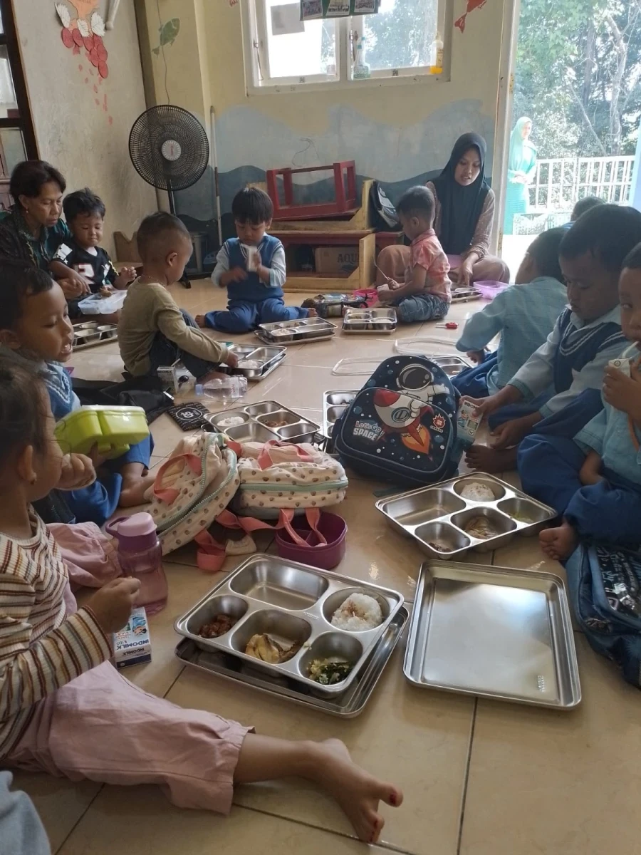 MAKANAN BERGIZI GRATIS