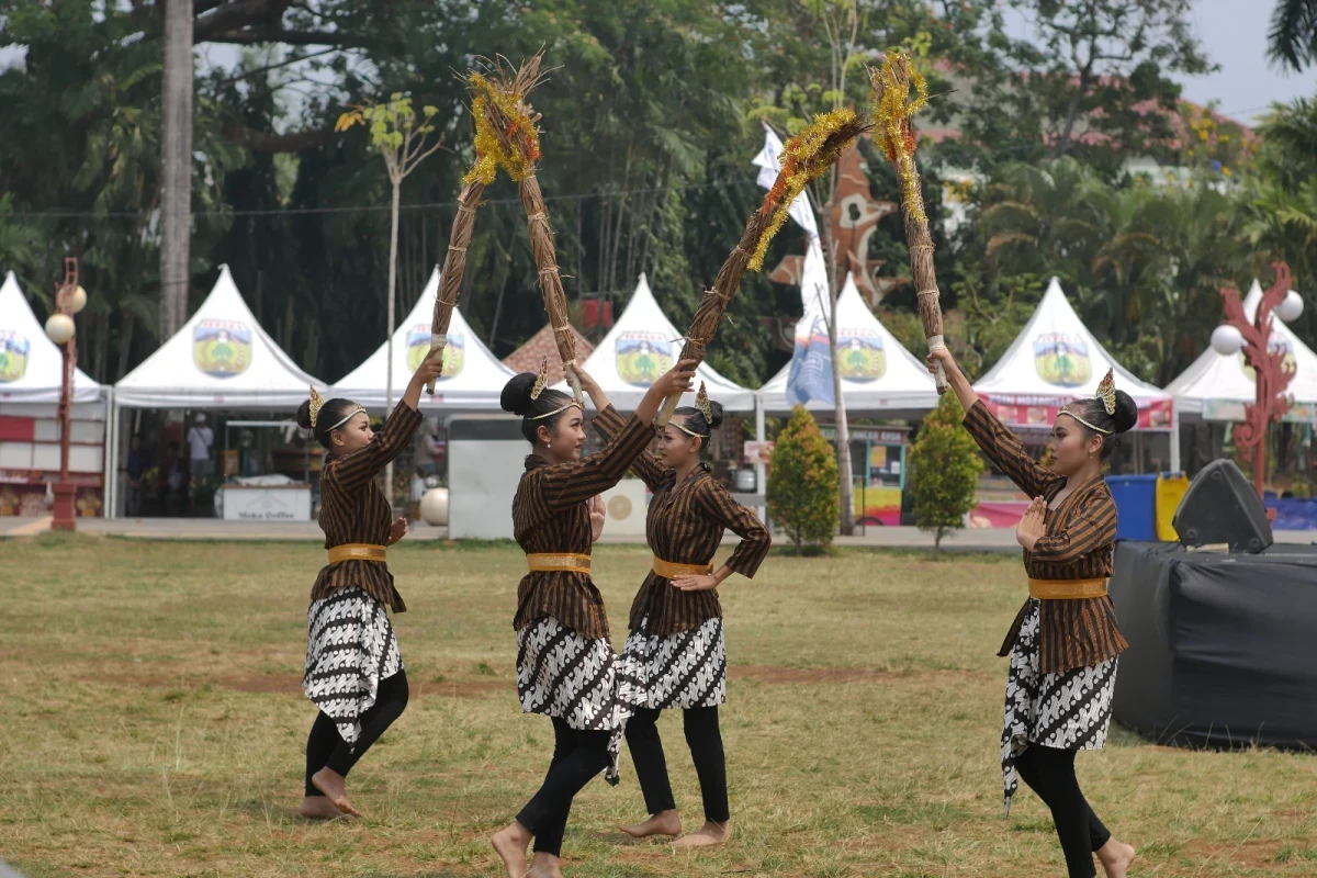 Nyala Obor Tegalsambi Semarakkan Gebyar BUMDes