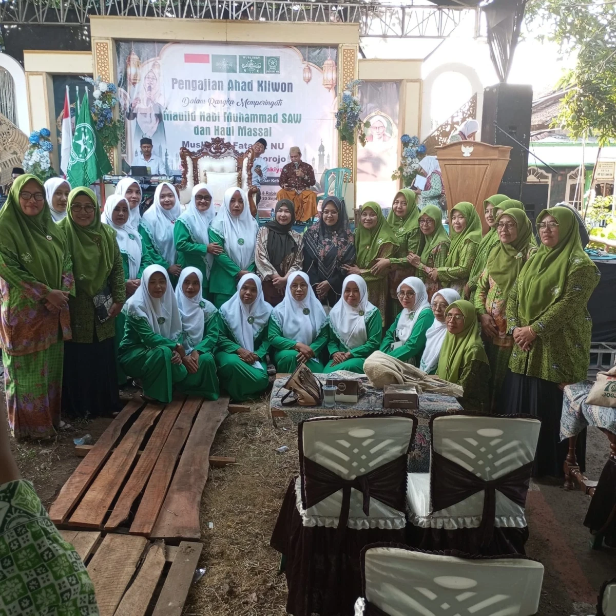 Hadir dalam pengajian Ahad Kliwon bersama Muslimat dan Fatayat NU di Ranting Tulakan