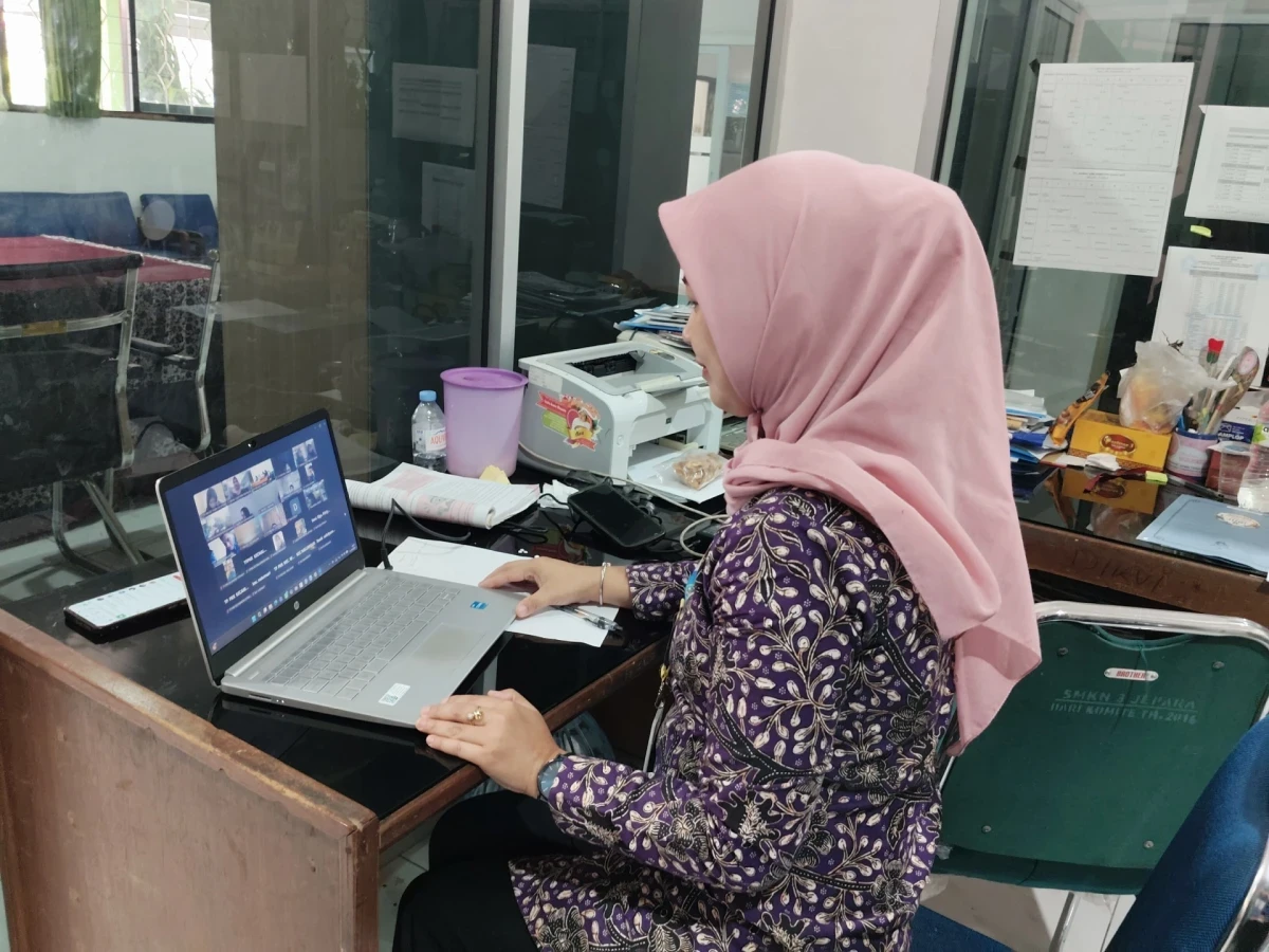 Mengikuti Zoom Meeting Evaluasi Aplikasi SMART KARTINI