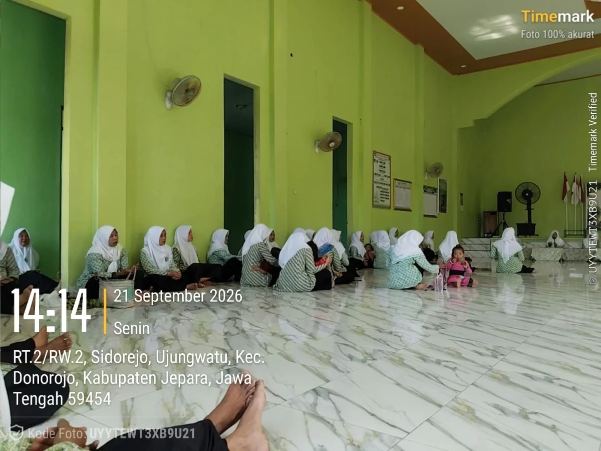 PENGAJIAN FATAYAT DALAM KEGIATAN RUTIN IDAROH YAASIIN 