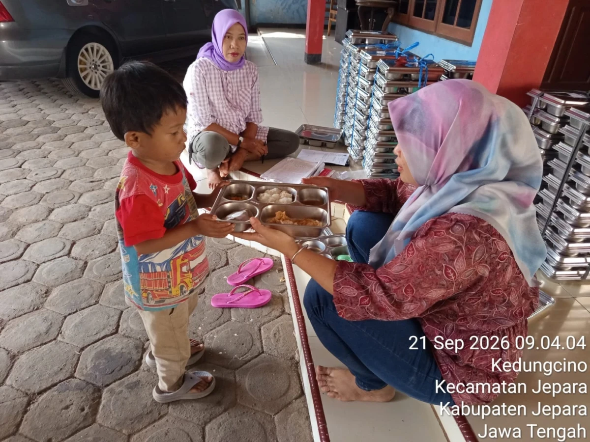 PEMBAGIAN MBG BALITA DI POS PANDAN 3 DESA KEDUNGCINO