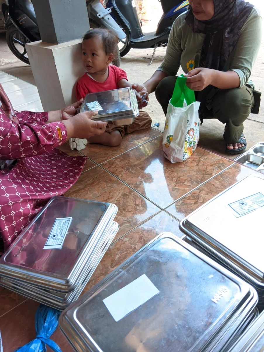 PEMBAGIAN MBG BALITA DI POS PANDAN 4 DESA KEDUNGCINO