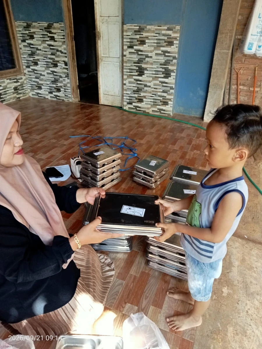 PEMBAGIAN MBG BALITA DI POS PANDAN 5 DESA KEDUNGCINO