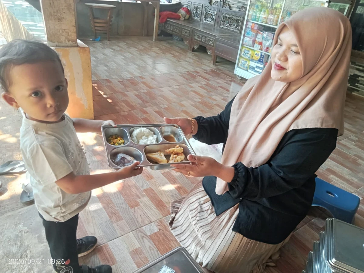 PEMBAGIAN MBG BALITA DI POS PANDAN 5 DESA KEDUNGCINO