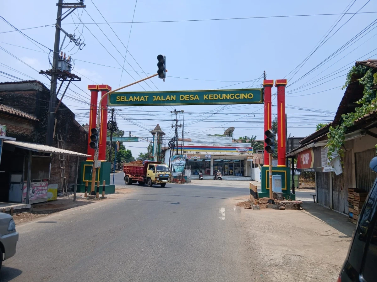 TP PKK Desa Kedungcino Pantau Perkembangan Pembangunan Gapura Desa