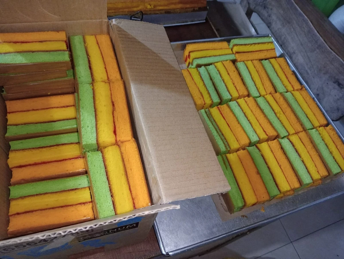 Dari Dapur UMKM Telukawur, Bolu Pelangi Jadi Inovasi Baru Cap Nona